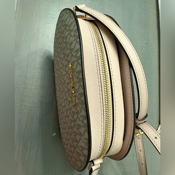 Michael Kors Crossbody - Picture 2 of 4